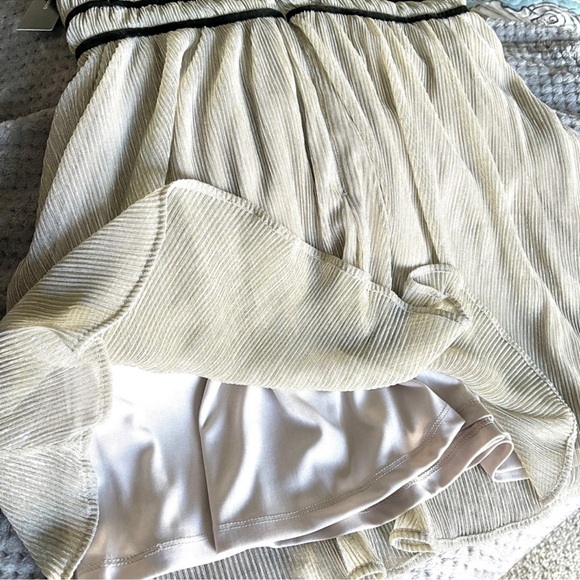 Lulu’s Stunning Silver Metallic Mini Dress - Size M - NWT - Picture 5 of 11